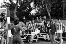 Ötven éve még kültéren is játszottak kézimeccseket, a Szeged zuhogó esőben ért el történelmi sikert