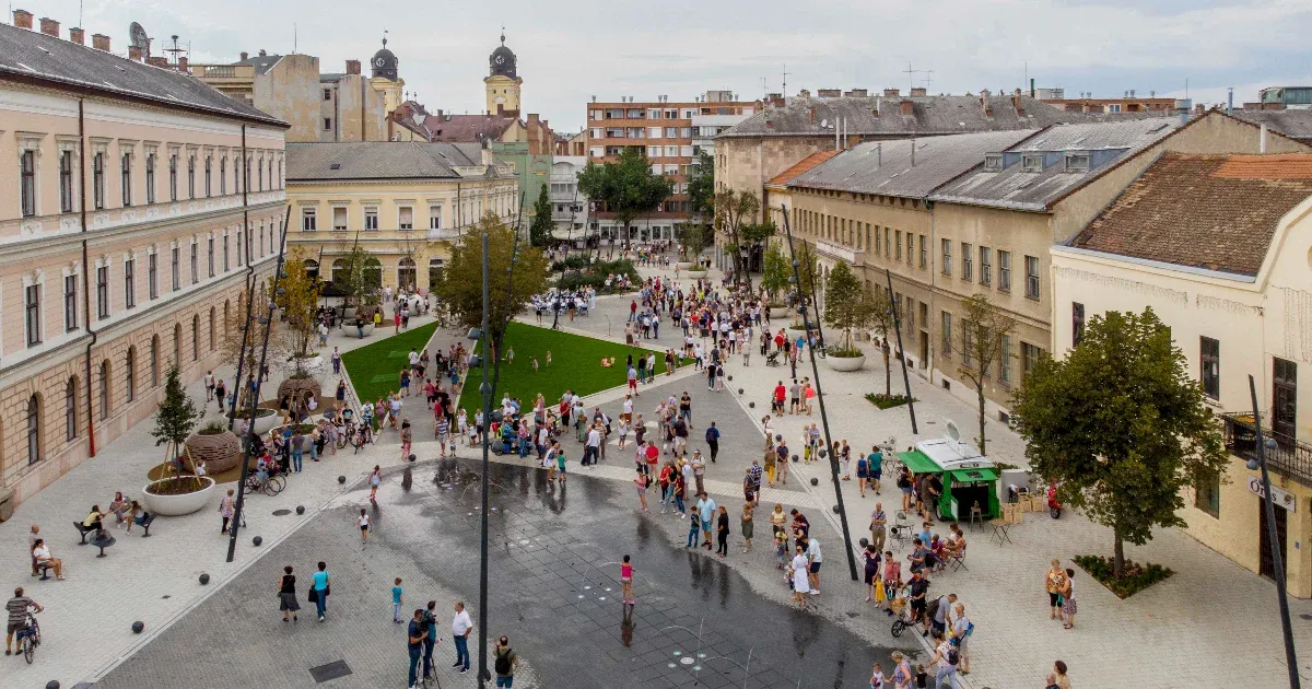Mi történik egy magyar nagyvárossal, ha néhány év alatt tíz gyárat húznak fel a határában?