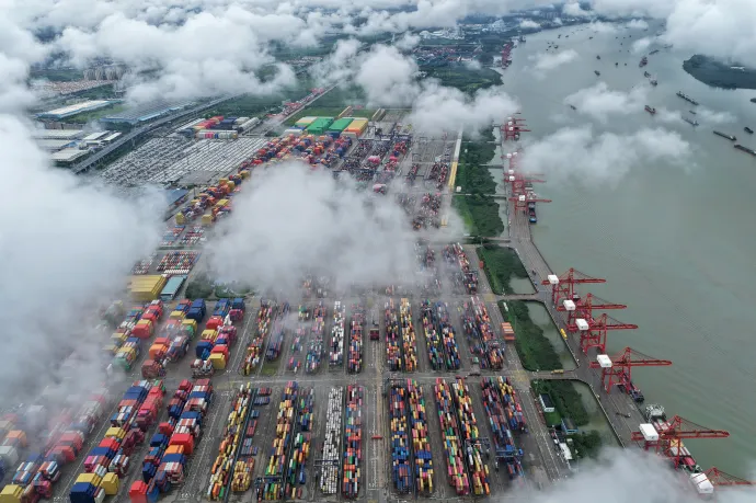 Kína az USA fejéhez nyomta a fegyvert, miközben az amerikaiak több ponton fokoztak a szorításon