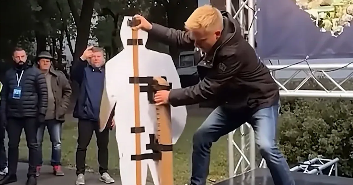 Szintet lépett a Fidesz kampánya: az MI-generált kamuvideókkal tégláról téglára bontják le a valóságot