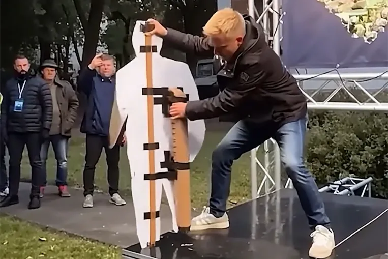 Szintet lépett a Fidesz kampánya: az MI-generált kamuvideókkal tégláról téglára bontják le a valóságot