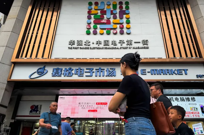 A SEG elektronikai piac a kínai Sencsenben – Fotó: Cheng Xin / Getty Images
