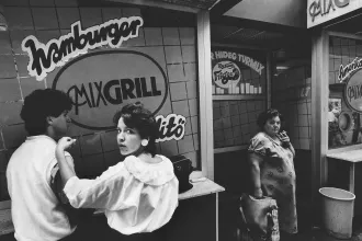 A Kádár-korszak Symphonia-füstbe burkolózó, konyakgőzös, kábult végnapjai, és ami utána jött