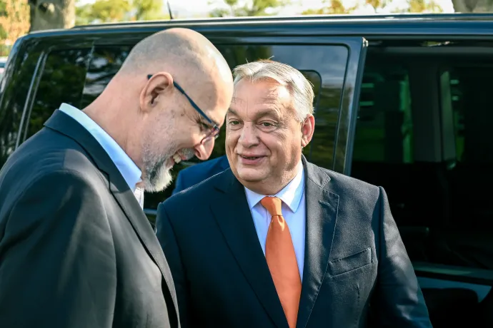 Kelemen Hunor és Orbán Viktor az RMDSZ kongresszusán és a Máért ülésén, egy hét különbséggel – Fotó: Tamás Zsófia / Transtelex ; Nemzetpolitikai Államtitkárság Facebook-oldala