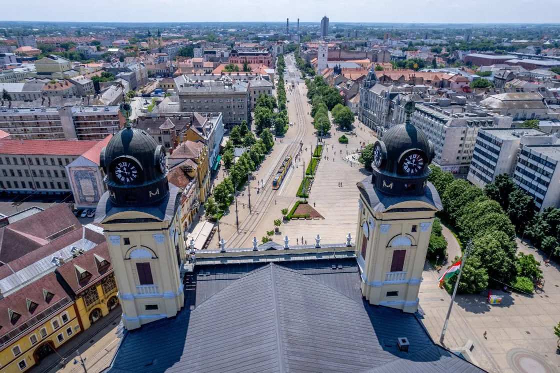 Fizetés: nettó 505. Albérlet: 230 plusz rezsi