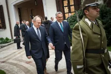 Krekó Péter: Orbán Viktor elemi érdeke, hogy a kampány a külpolitikáról és a háborúról szóljon