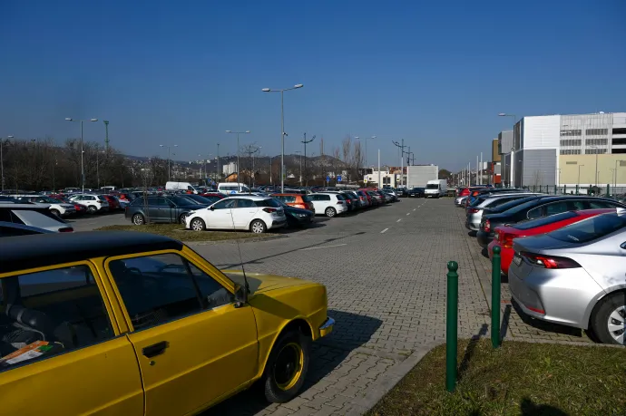 A Kelenföldi pályaudvar melletti Őrmező P+R parkoló 2023. február 7-én – Fotó: Melegh Noémi Napsugár / Telex
