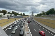 Az európaiak kezdenek kiszeretni az autózásból, és egyre öregebb kocsikkal járnak