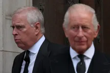 A botrányai miatt minden királyi titulusáról lemond András herceg