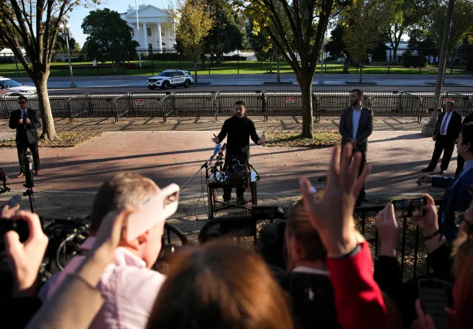 Zelenszkij sajtótájékoztatója a Fehér Ház közelében – Fotó: Andrew Harnik / Getty Images North America / Getty Images via AFP