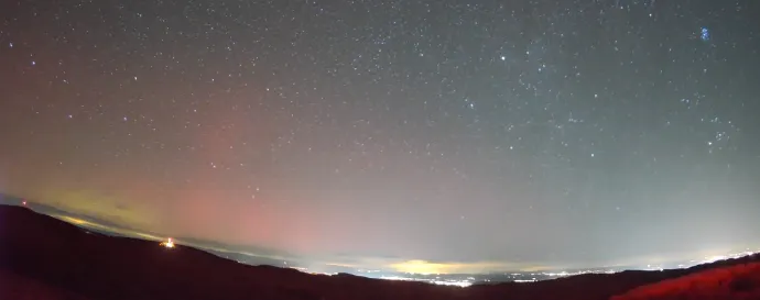 Részlet az Időkép videójából a Heves megyei Nagyvisnyónál lévő éjjellátó kamera felvételéből – Forrás: Időkép