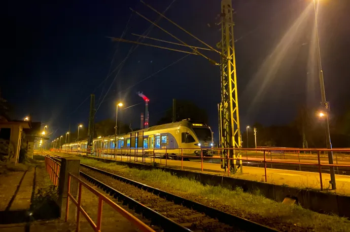 Pótlóbuszozás és jelentős késések: elesett a MÁV győri vonala, kigyulladtak a biztosítóberendezés kábelei