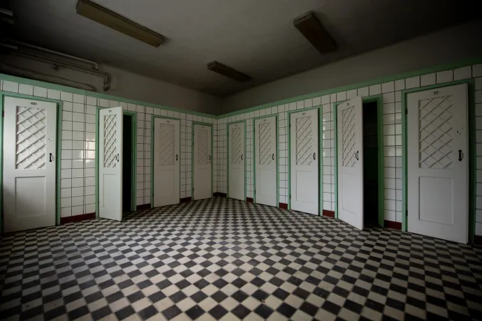 A Király Gyógyfürdő és Őrsi Gergely sajtótájékoztatója a rekonstrukció előtti sajtóbejáráson, 2024. április 17-én – Fotó: Bődey János / Telex