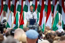 Magyar Péter szerint Orbán a hatalmáért mindenre képes, rettegő és az összeomlás szélén álló maffiafőnök benyomását keltette az edzőtáborban