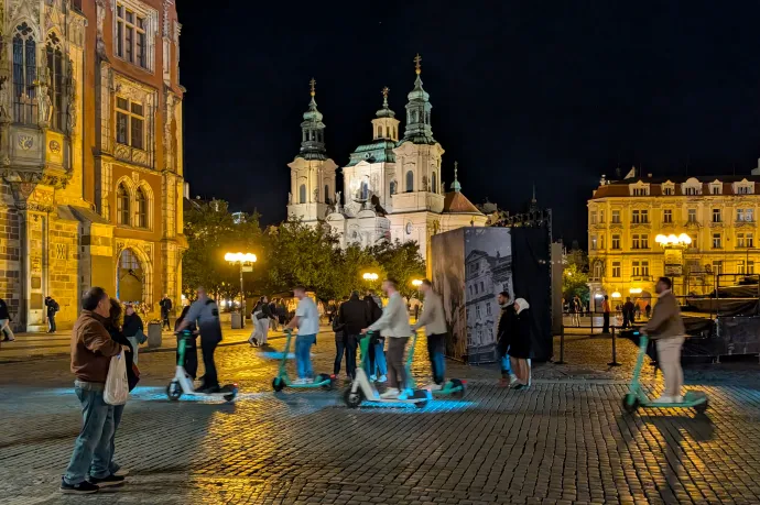 Jövőre Prágában is betiltják a bérelhető elektromos rollereket