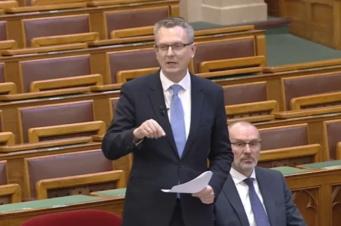 Rétvári: Juhász Péter Pál Lexusa és az alkalmazottak által használt Ford pickup tűnt fel először a hatóságoknak