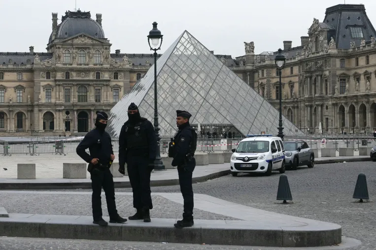Fényes nappal, pár perc alatt – a Louvre filmbeillő kirámolását több hasonló eset előzte meg az elmúlt évben