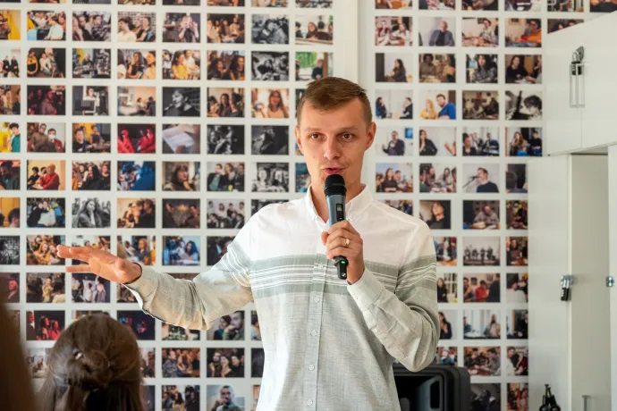 György Botond a programját ismertető sajtótájékoztatón – Fotó: Tamás Zsófia / Transtelex