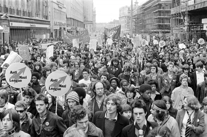 Résztvevők a RAR és az Anti-Nazi League által szervezett meneten Londonban 1978. április 30-án – Fotó: Pa Images / Getty Images
