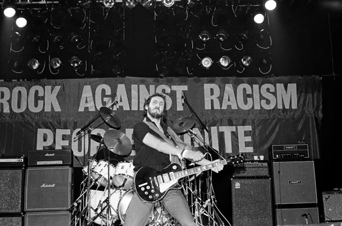 Pete Townshend a Who együttes koncertjén a Rock Against Racism Southall jótékonysági koncerten, a londoni Rainbow Theatre-ben, 1979. július 13-án – Fotó: Virginia Turbett / Redferns / Getty Images