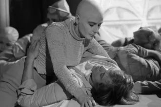 Egy brit sorozat már hatvan éve megjósolta, hogyan fog minket beszippantani a Facebook