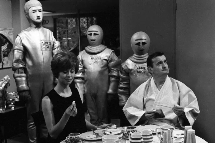 Egy brit sorozat már hatvan éve megjósolta, hogyan fog minket beszippantani a Facebook