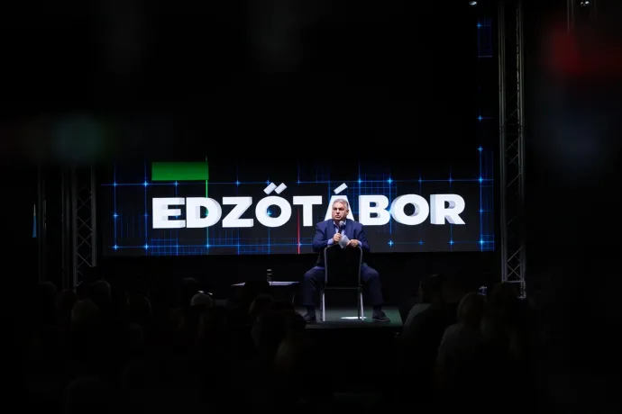 A komment a legjobb fegyver, az egyszerű nem buta, Orbán Viktor a piros ász – erre tanították a harcosokat az edzőtáborban