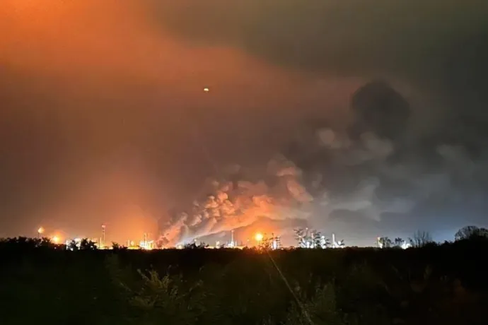 Tűz ütött ki a Mol százhalombattai olajfinomítójánál