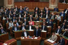 Jövő májusig marad a veszélyhelyzet, rendkívüli jogrend lesz az áprilisi választás idején is