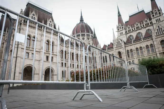 Október 23-i programok: két nagy utcai seregszemle, nyitott Parlament és lezárások mindenhol