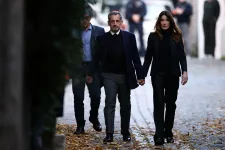 Felesége kísérte be a börtönbe Nicolas Sarkozy volt francia elnököt