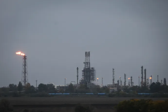 Fire breaks out at MOL refinery in Százhalombatta