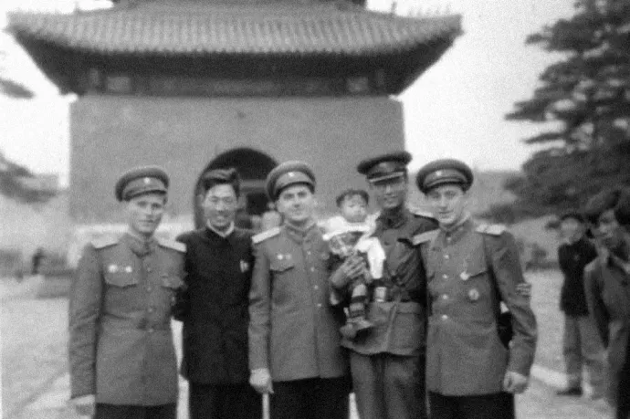 Amíg itthon zajlott a szabadságharc, a Kínában turnézó Honvéd Együttes Moszkvával hadakozott 1956-ban