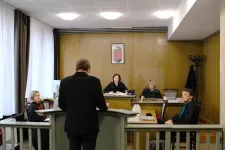 A Pécsi Ítélőtábla megrovást szabott ki Heindl Péter aktivistára plakátrongálás miatt