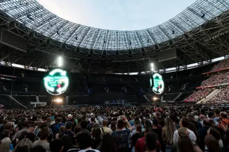 Elharapózott itthon is a jegyüzérkedés, Azahriah triplakoncertjén több száz embert verhettek át