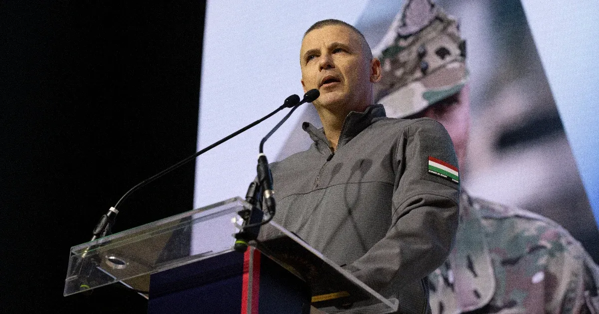 Vizsgálat indult egy rendőr ellen, mert a hátsó kijáraton engedte ki Ruszin-Szendi Romuluszt a kihallgatása után