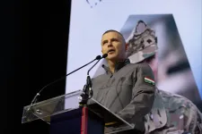 Vizsgálat indult egy rendőr ellen, mert a hátsó kijáraton engedte ki Ruszin-Szendi Romuluszt a kihallgatása után