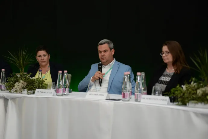 Takács Péter egészségügyért felelős államtitkár előadást tart a Magyar Kórházszövetség éves konferenciáján – Fotó: Magyar Kórházszövetség