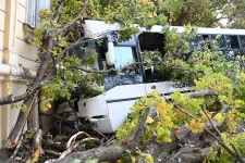 Lázár János: A vezető rosszulléte és eszméletvesztése okozta a szolnoki buszbalesetet