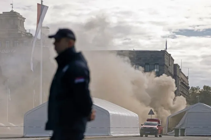 Tűz ütött ki a szerb parlament előtt, egy 70 éves férfit gyanúsítanak a lövöldözéssel