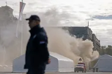 Tűz ütött ki a szerb parlament előtt, egy 70 éves férfit gyanúsítanak a lövöldözéssel