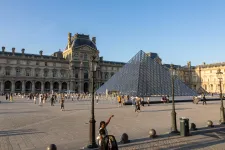 A Louvre kirablása után a múzeum igazgatója beadta a lemondását, de a kulturális miniszter nem fogadta el azt