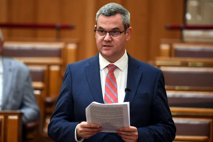 Takács Péter szerint azért nehezebb ügy az ultrahang, mint az MR, mert ott jelen kell lennie az orvosnak