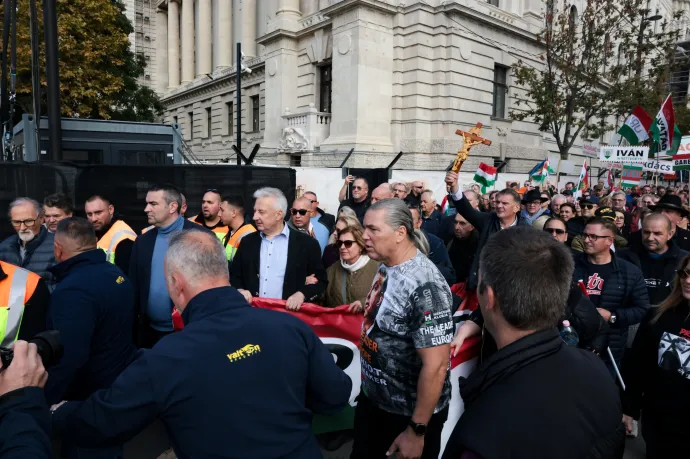 Így érkezett meg Semjén Zsolt a Kossuth térre