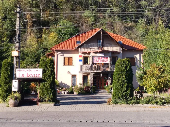 Parajd, ahol turisták helyett az eladó táblák sorakoznak, miközben az ingatlanárak leestek – Fotó: Tőkés Hunor / Transtelex