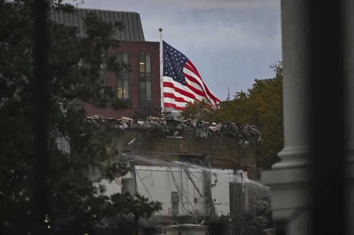 Teljesen lebontják a Fehér Ház keleti szárnyát, hogy ott Trump bálterme állhasson