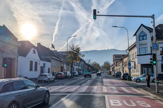 Okos jelzőlámpákkal állítják meg a gyorshajtókat Brassóban