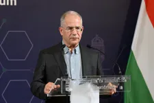 Kósa Lajos szerint több száz név kikerülhet az utónévjegyzékből