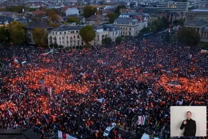 Orbán elé kellett járulni, Magyar viszont az emberek közé vitte az ünnepet