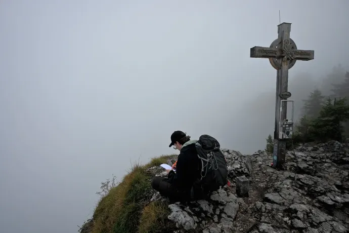 Kaptatás és csúcskönyv a Predigstuhlon – Fotó: Tenczer Gábor / Telex